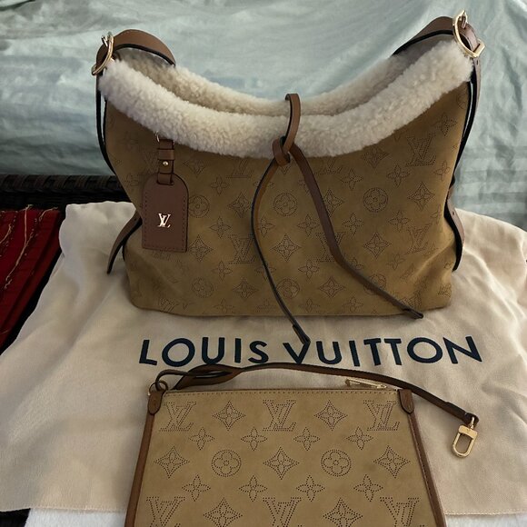Louis Vuitton CarryAll PM in Mahina-AUTHENTIC - Picture 1 of 16